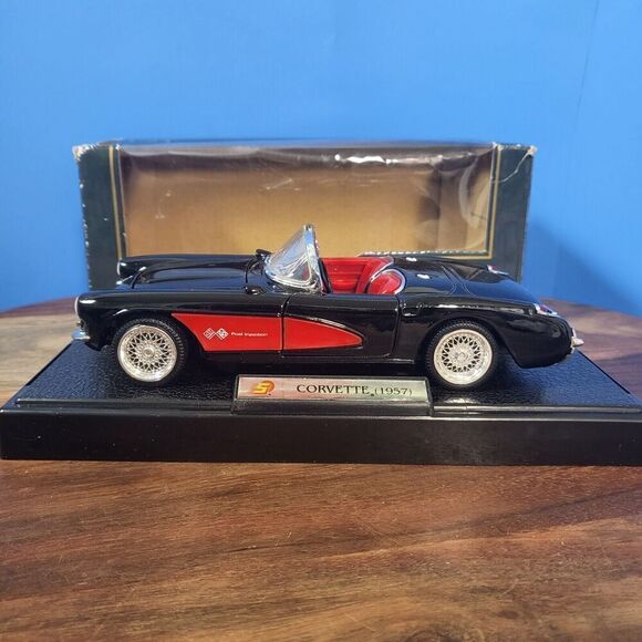 Sunnyside Superior 1957 Chevrolet Black / Red Corvette Model Car 1:24 DieCast - Picture 3 of 16